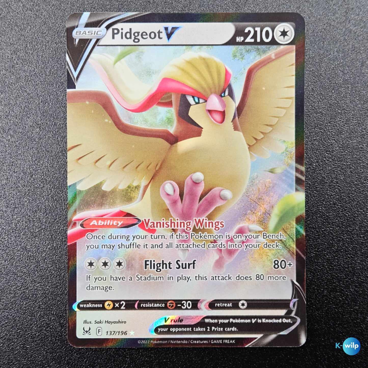 Pidgeot V 137/196 Lost Origin English Pokémon Trading Card